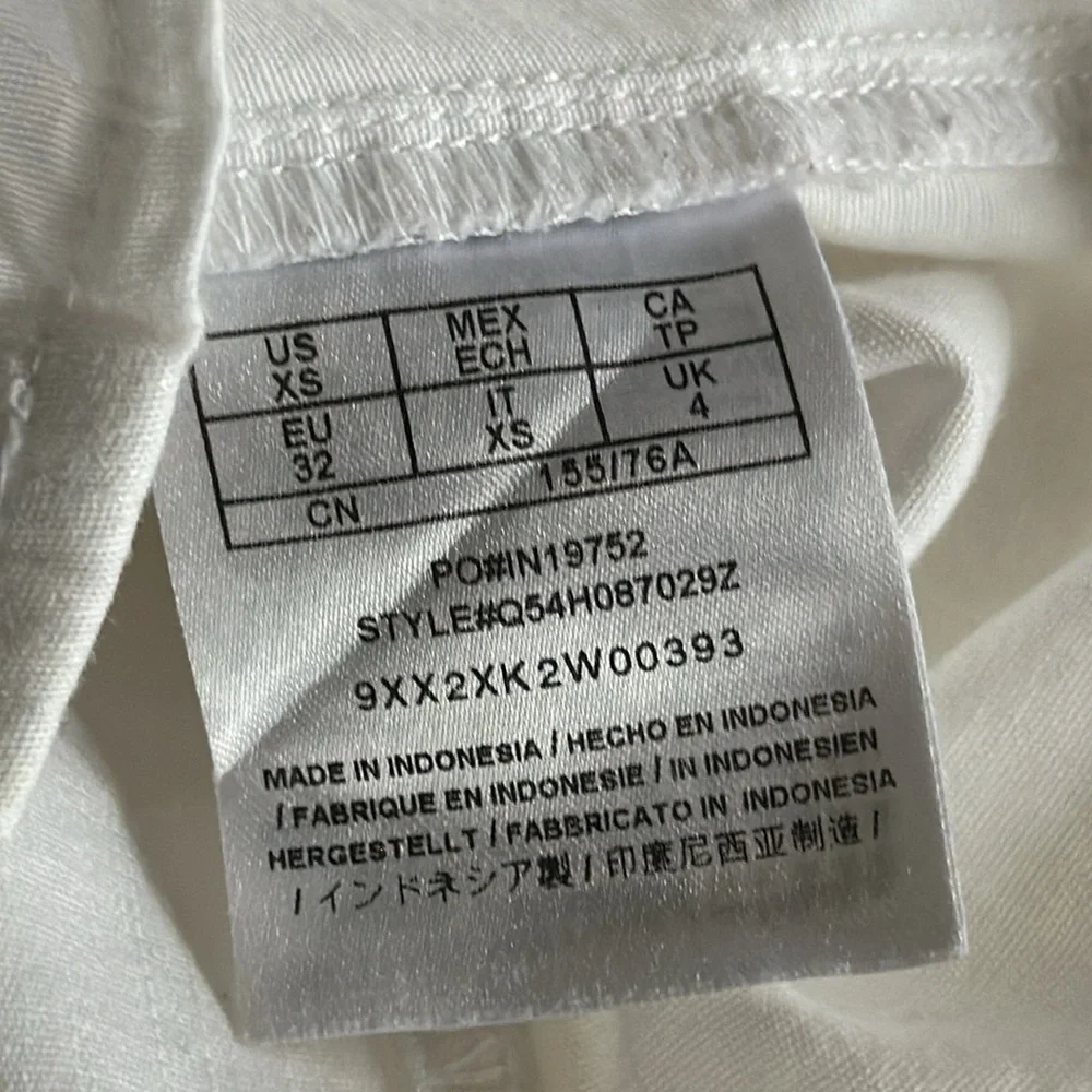 Guess long sleeve button up white blouse size XS - Picture 8 of 9